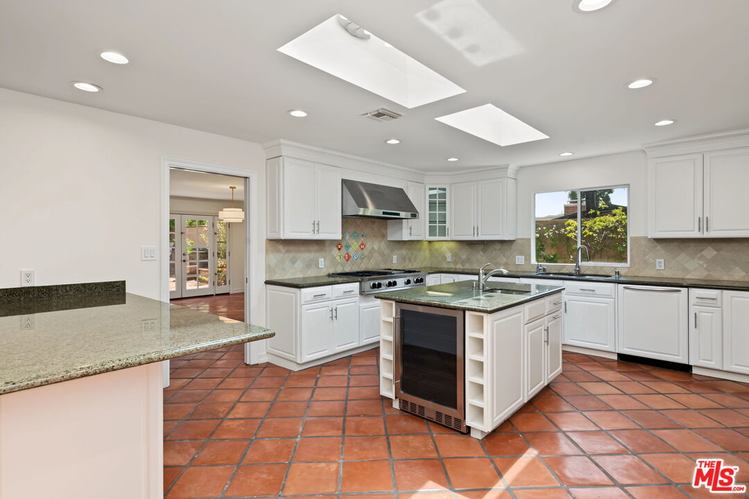 860 Bronze Ln