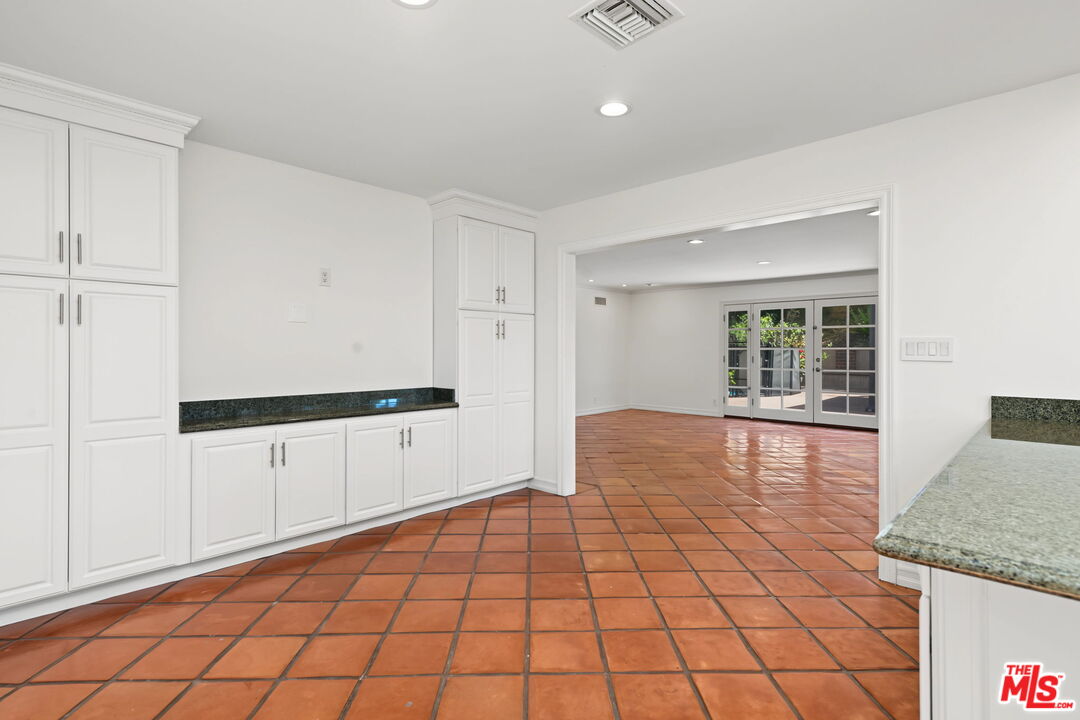 860 Bronze Ln