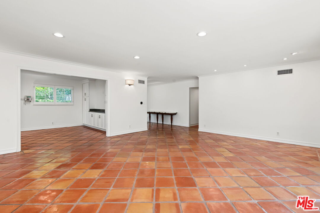 860 Bronze Ln