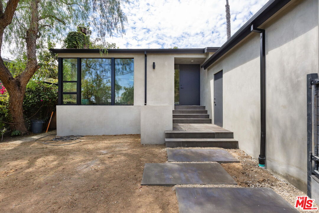 7102 Pacific View Dr