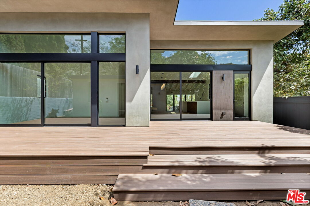 7102 Pacific View Dr