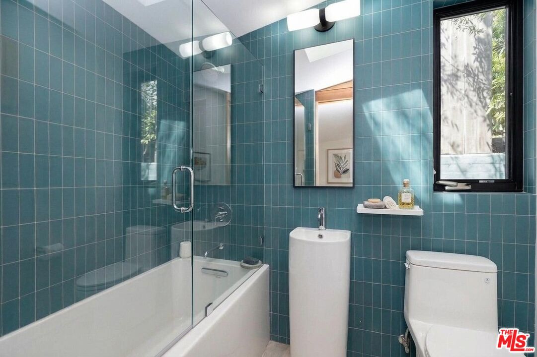 7102 Pacific View Dr