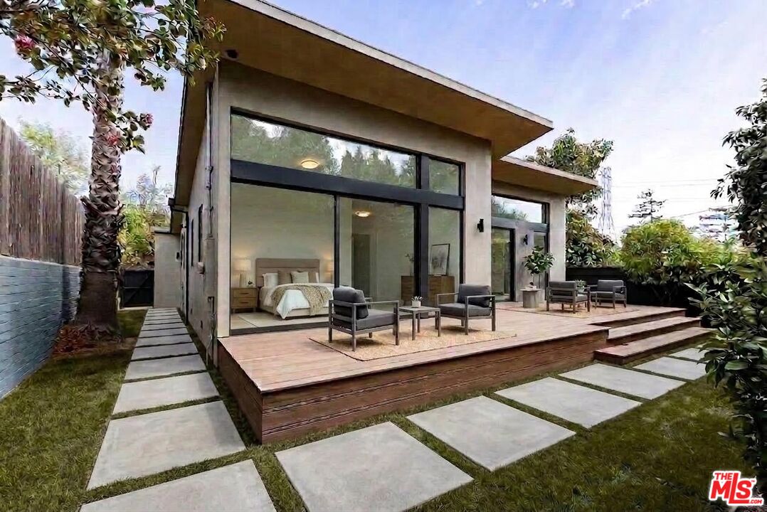 7102 Pacific View Dr