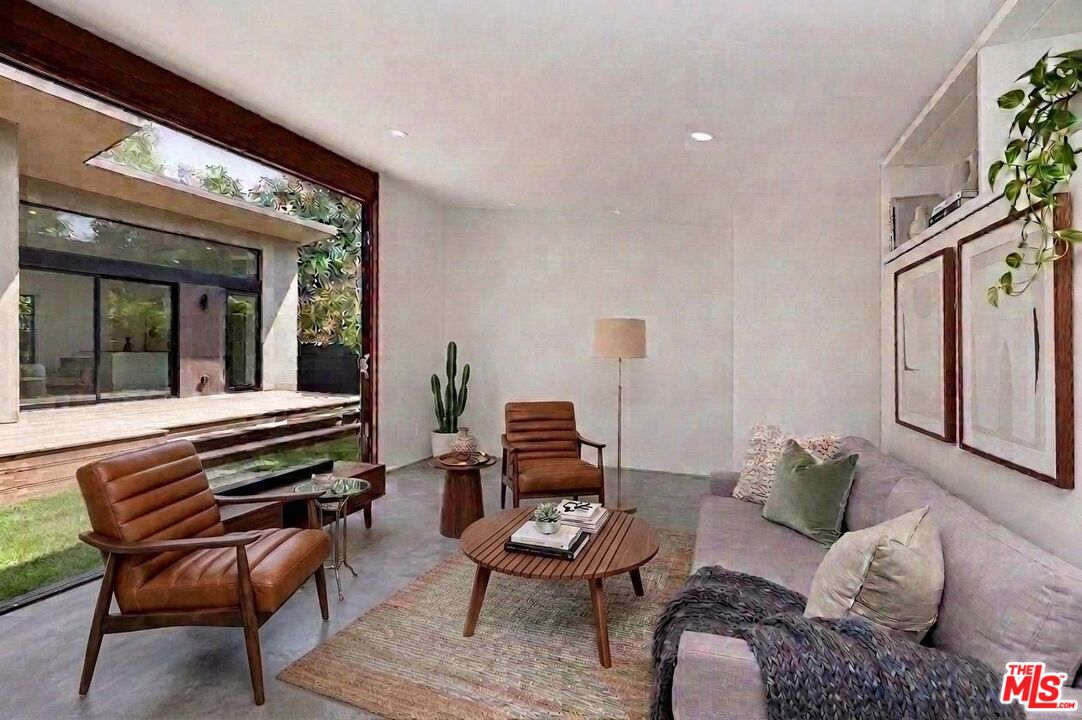 7102 Pacific View Dr