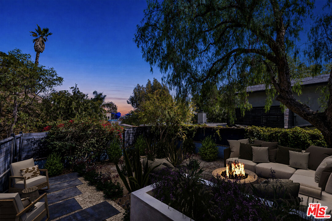 7102 Pacific View Dr
