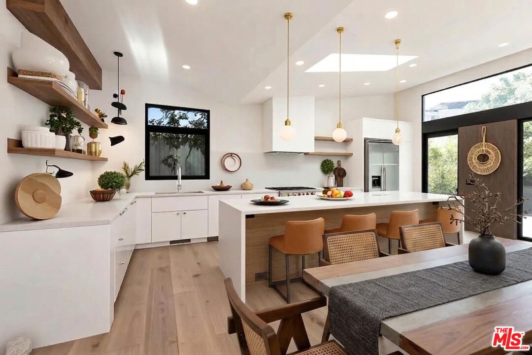 7102 Pacific View Dr