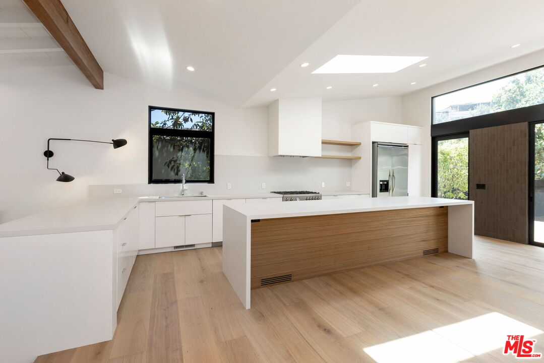 7102 Pacific View Dr