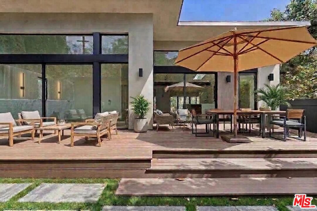 7102 Pacific View Dr