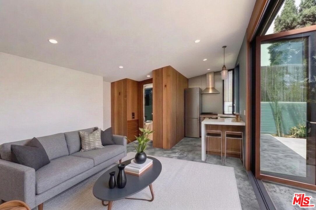 7102 Pacific View Dr