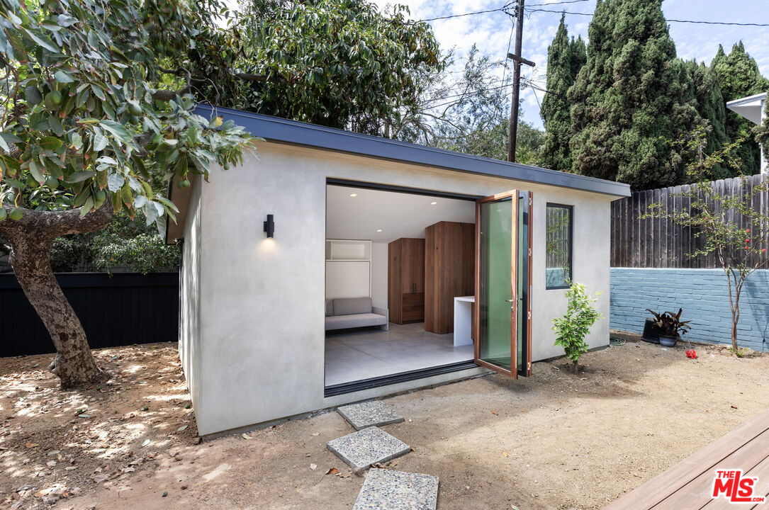 7102 Pacific View Dr