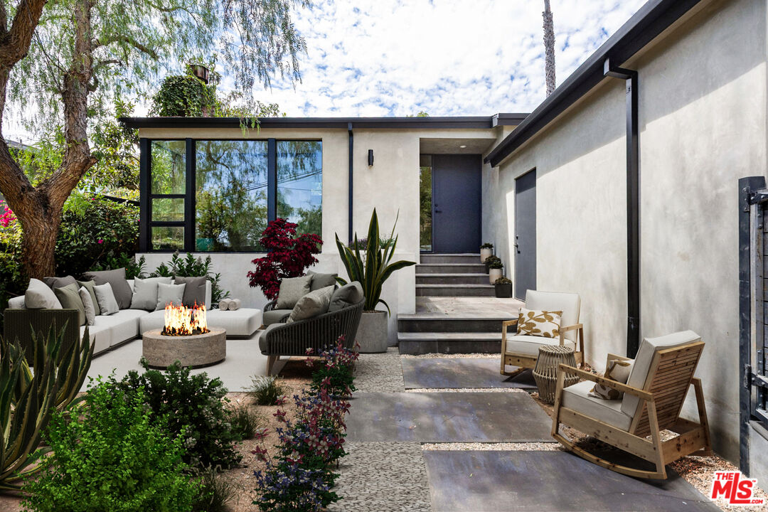 7102 Pacific View Dr