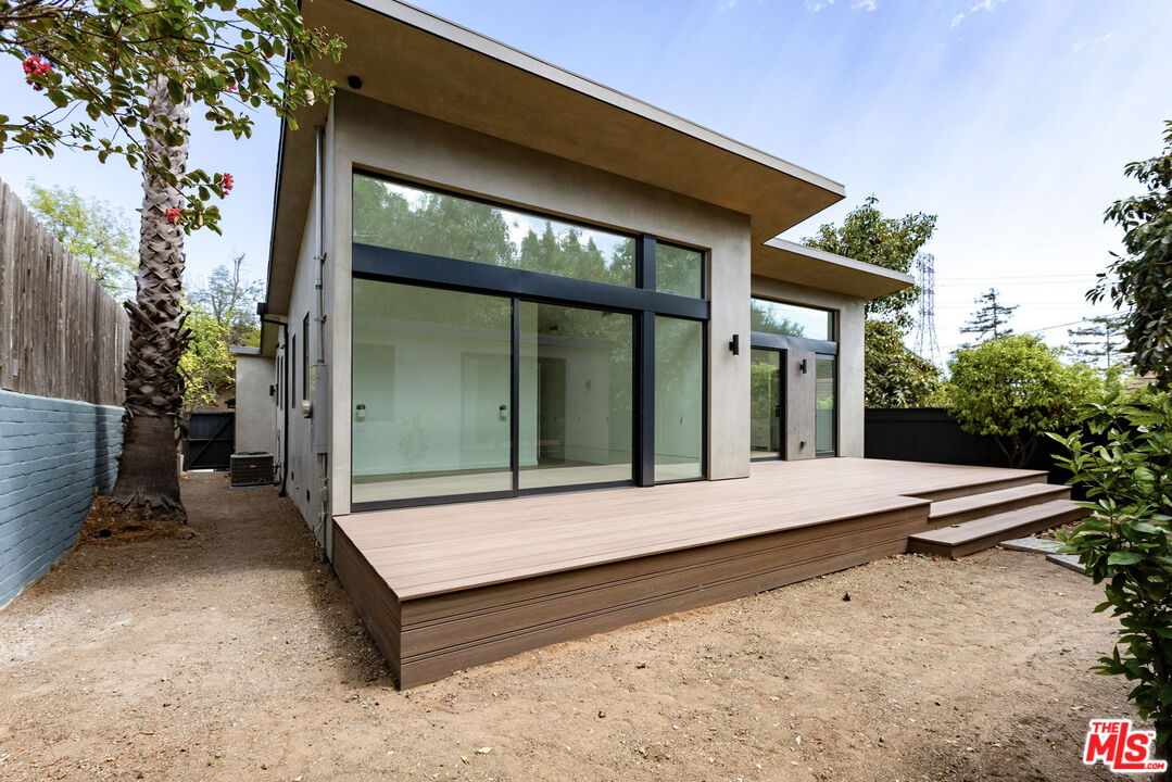 7102 Pacific View Dr