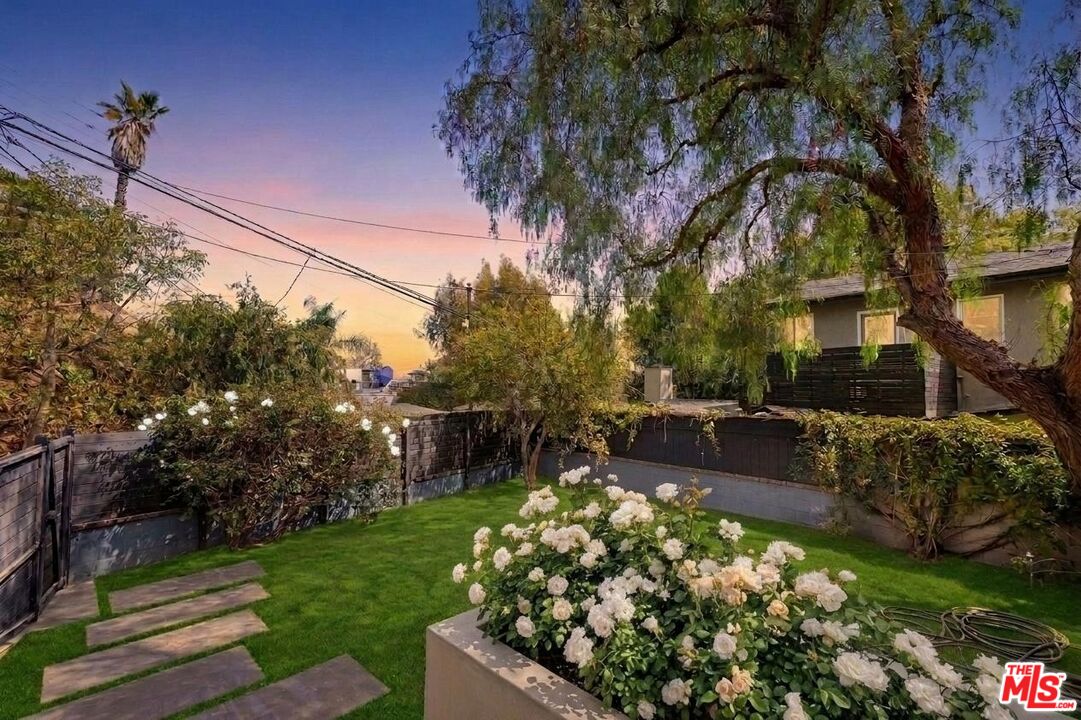 7102 Pacific View Dr