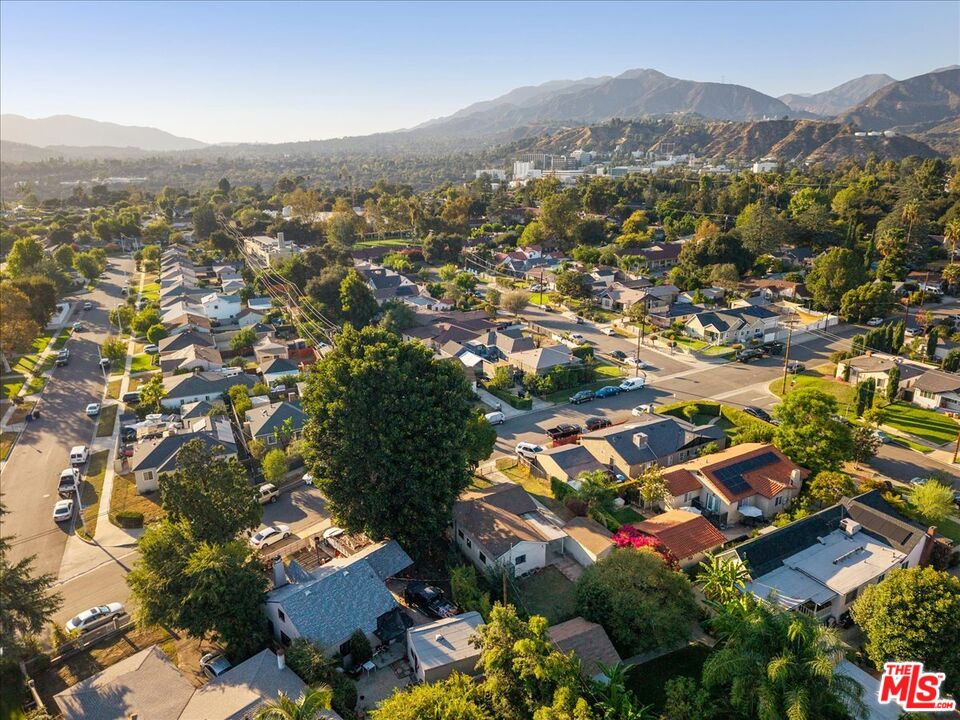 2548 Casitas Ave
