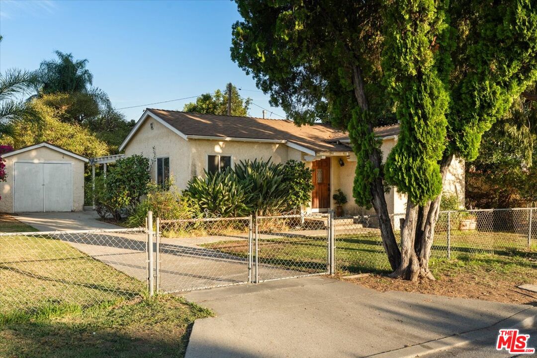 2548 Casitas Ave