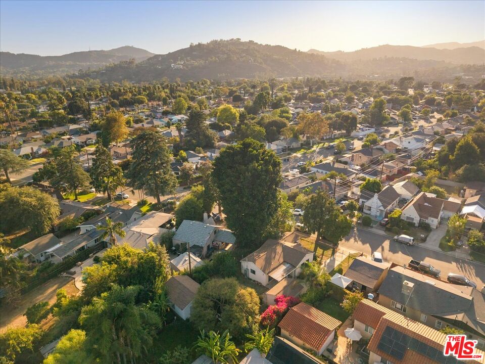 2548 Casitas Ave