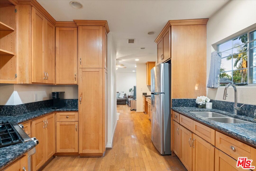 2548 Casitas Ave