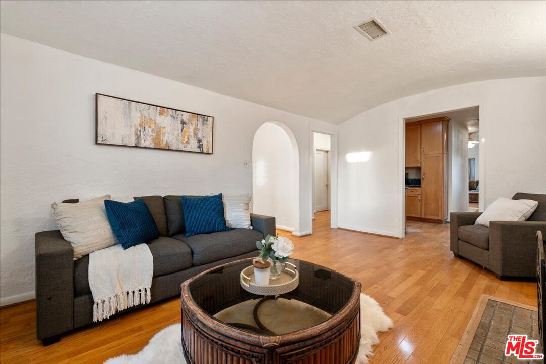 2548 Casitas Ave