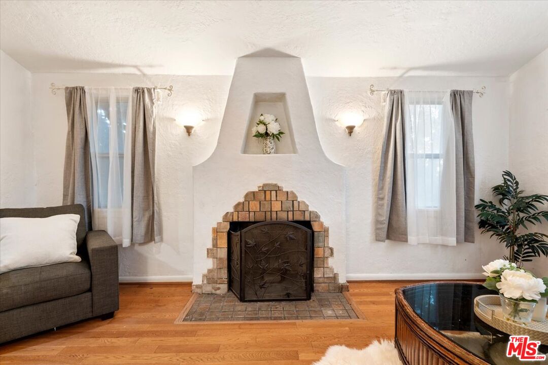 2548 Casitas Ave