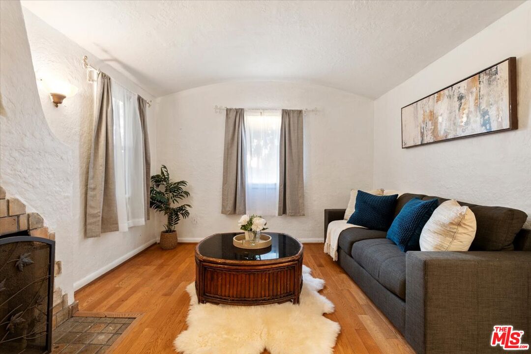 2548 Casitas Ave
