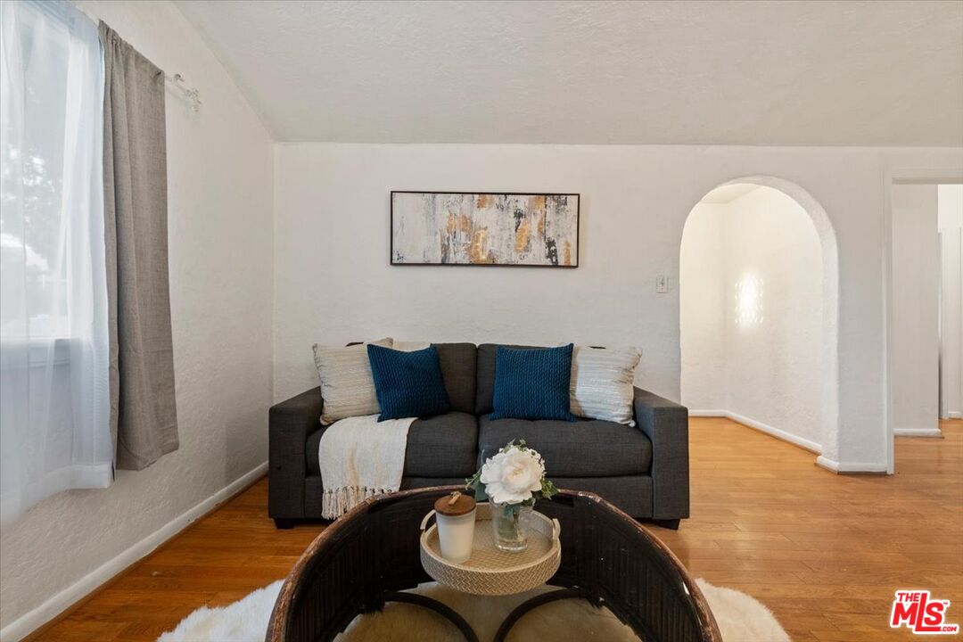 2548 Casitas Ave