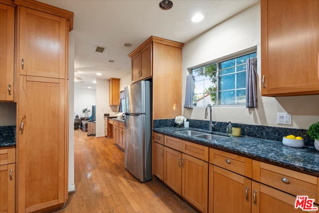 2548 Casitas Ave