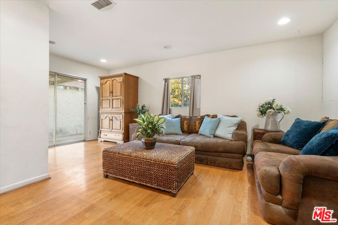 2548 Casitas Ave