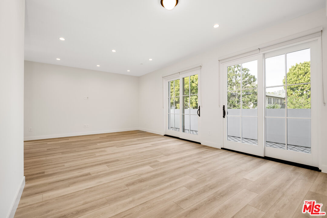 7914 NORTON AVE Unit: 202