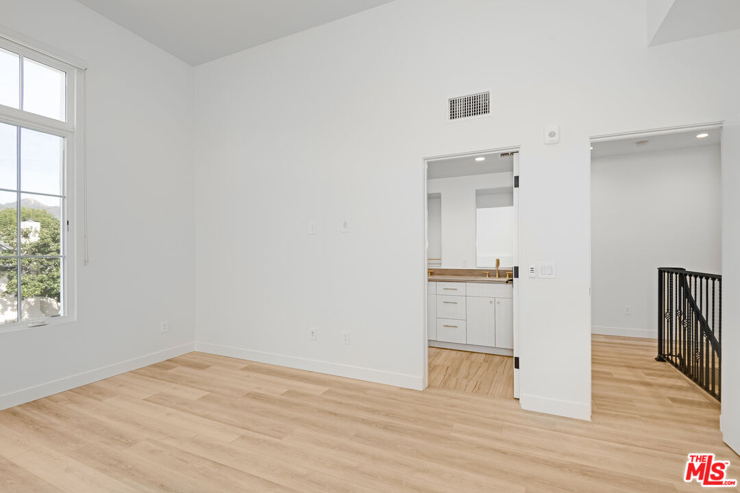 7914 NORTON AVE Unit: 202