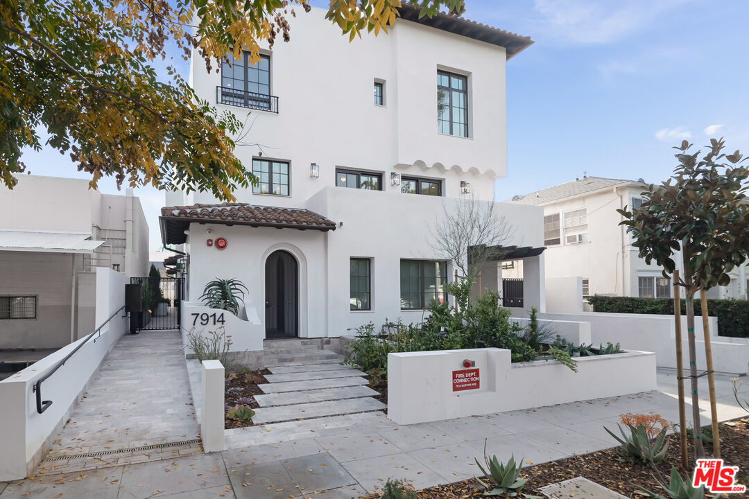 7914 NORTON AVE Unit: 202