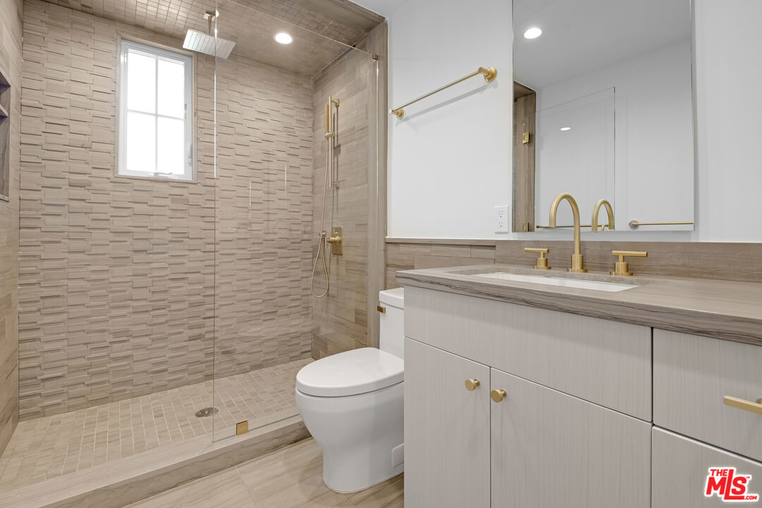 7914 NORTON AVE Unit: 202