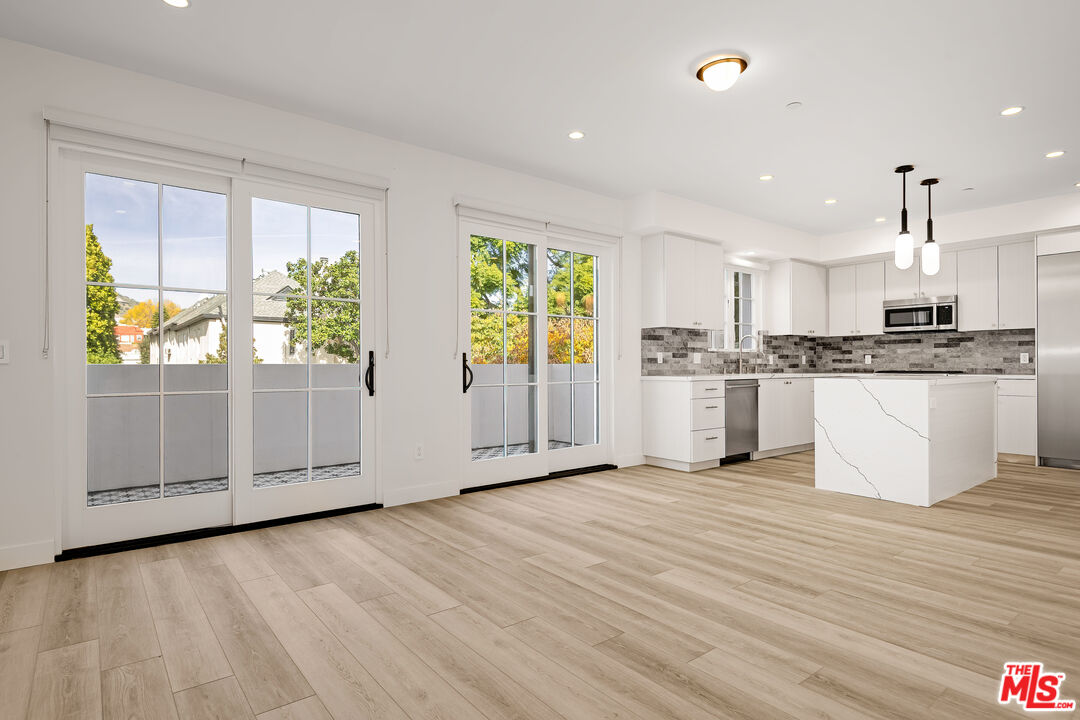 7914 NORTON AVE Unit: 202