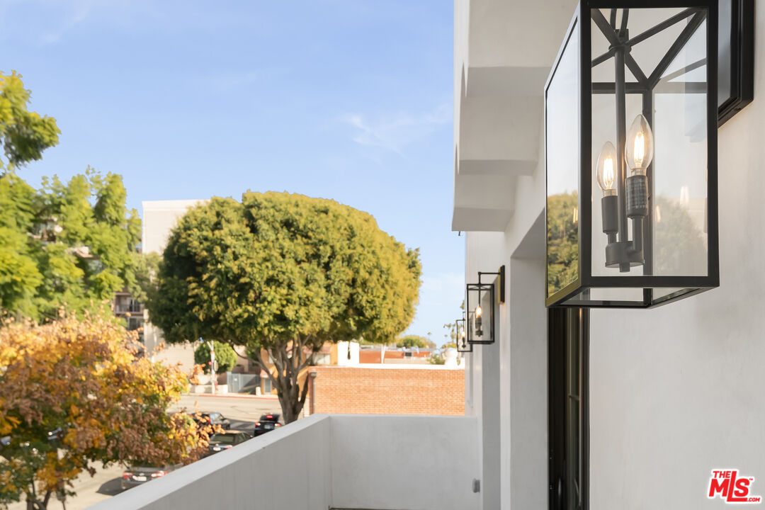 7914 NORTON AVE Unit: 202