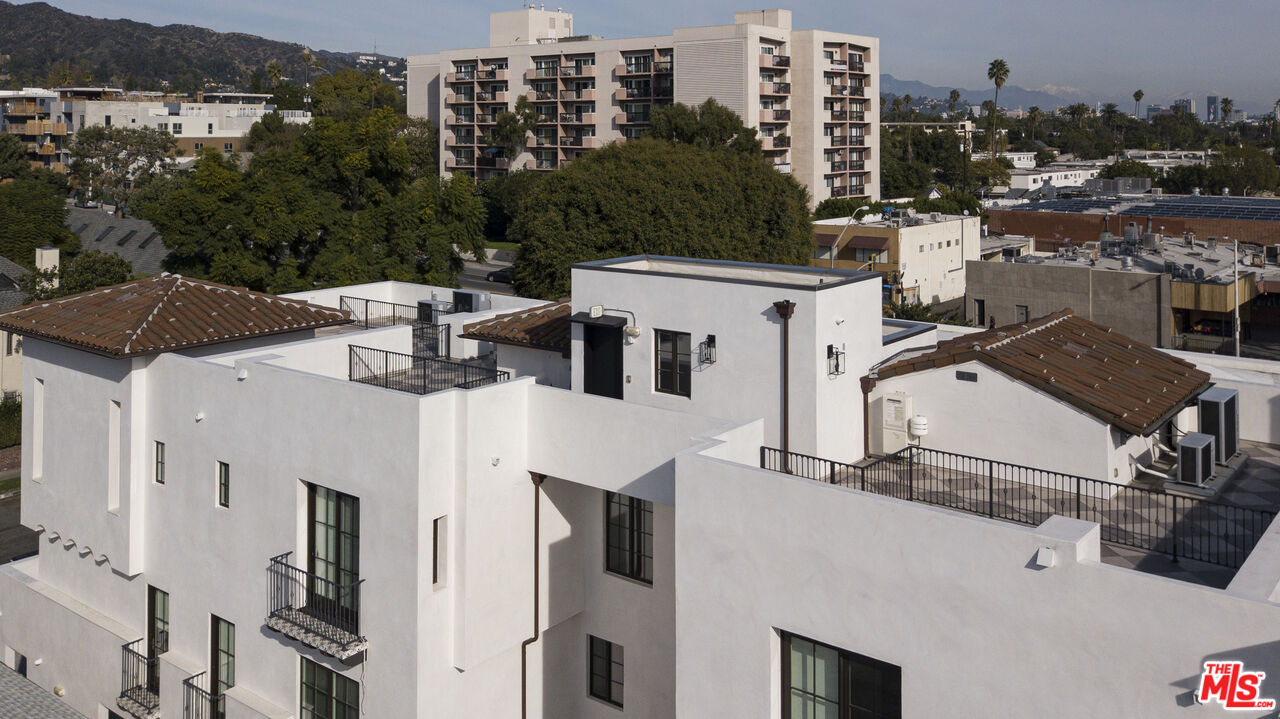 7914 NORTON AVE Unit: 202