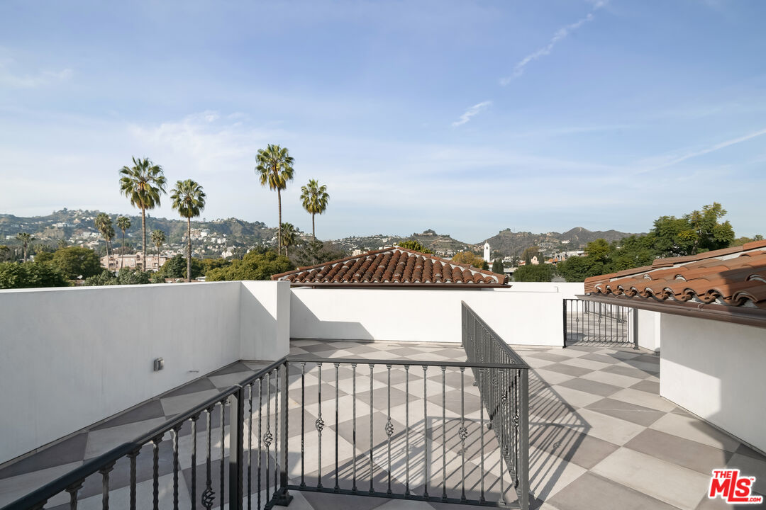 7914 NORTON AVE Unit: 202