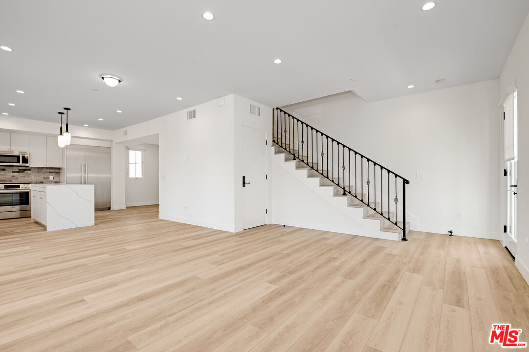 7914 NORTON AVE Unit: 202