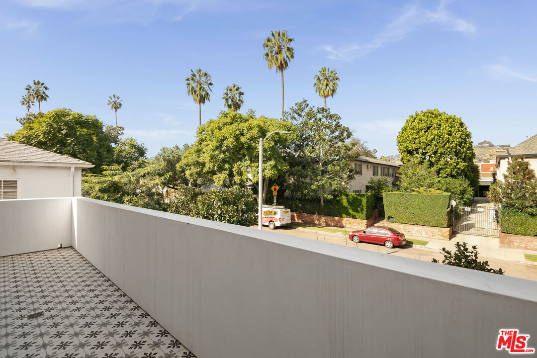 7914 NORTON AVE Unit: 202