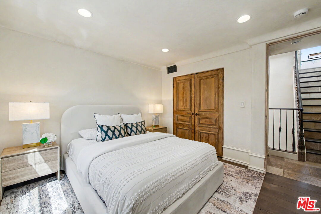 2408 34th St Unit: 4