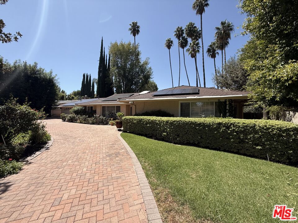 5429 Corbin Ave