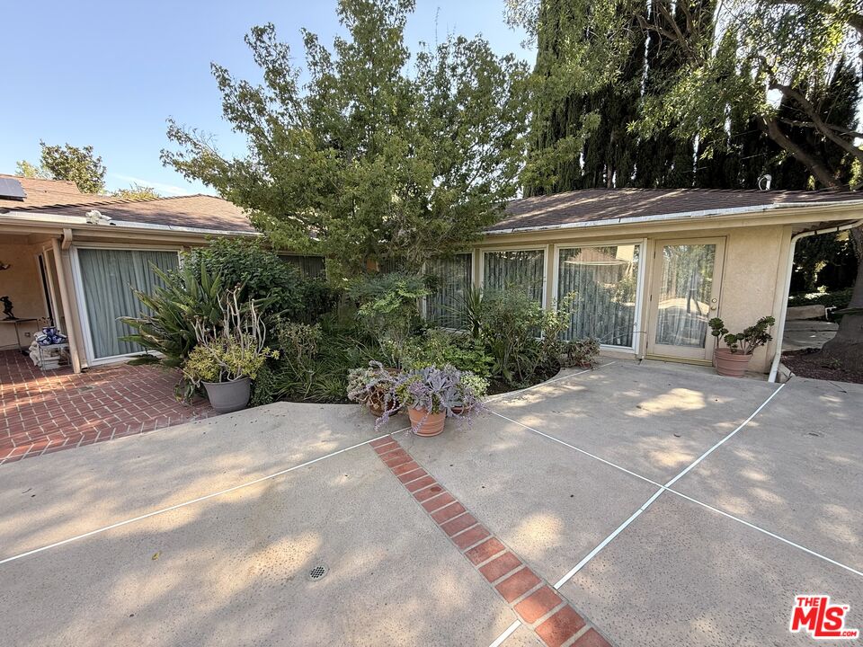 5429 Corbin Ave
