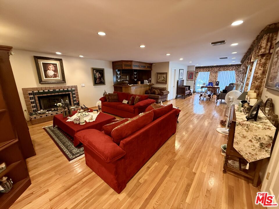 5429 Corbin Ave