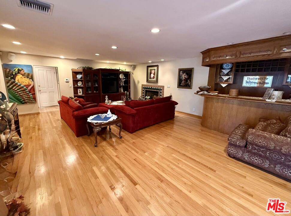 5429 Corbin Ave