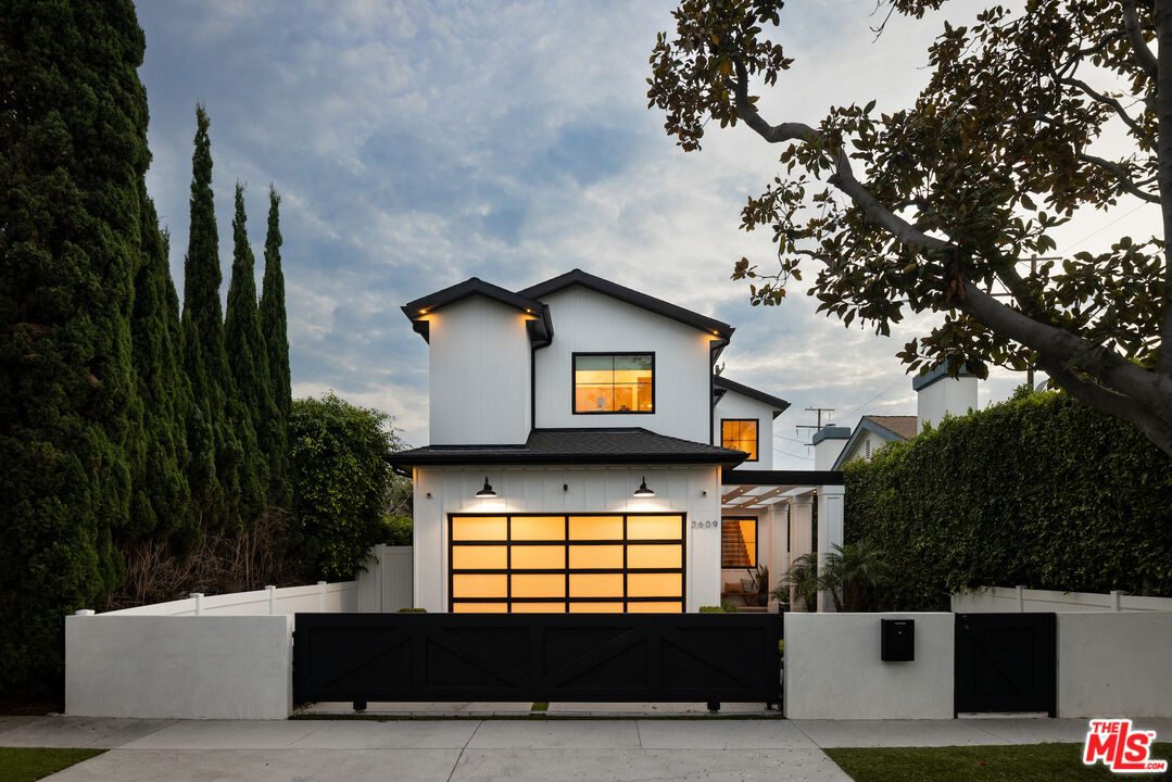 3609 Greenwood Ave
