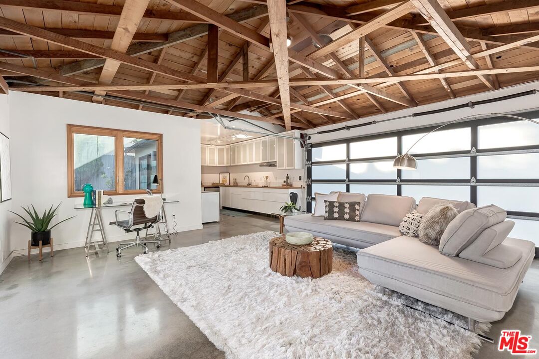 2211 Ashland Ave