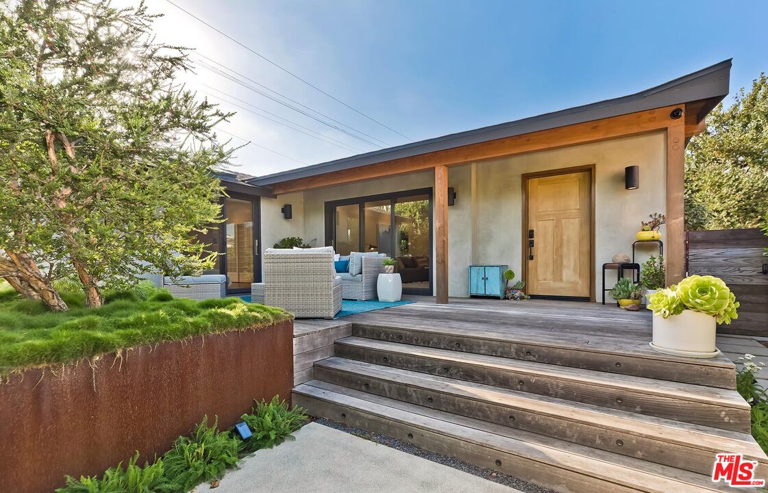 2211 Ashland Ave