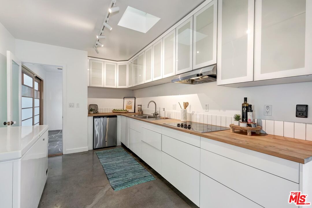 2211 Ashland Ave