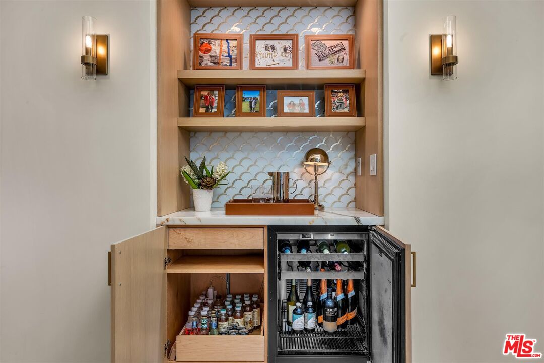 2122 Century Park Ln Unit: 402