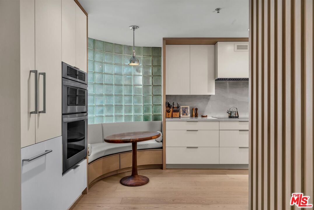 2122 Century Park Ln Unit: 402