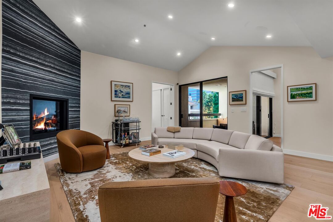 2122 Century Park Ln Unit: 402