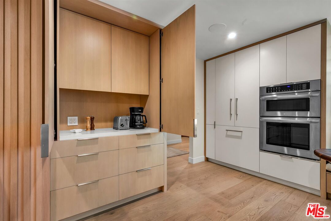 2122 Century Park Ln Unit: 402